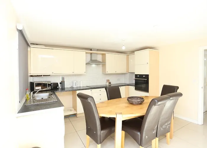 Lovely 4 Bed House London